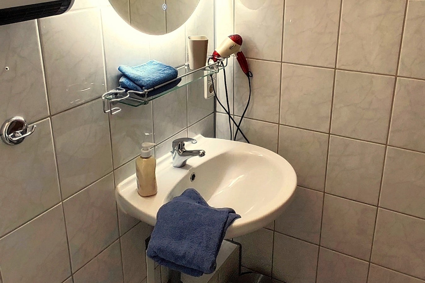 Tageslichtbad im Apartment Hintertaunus